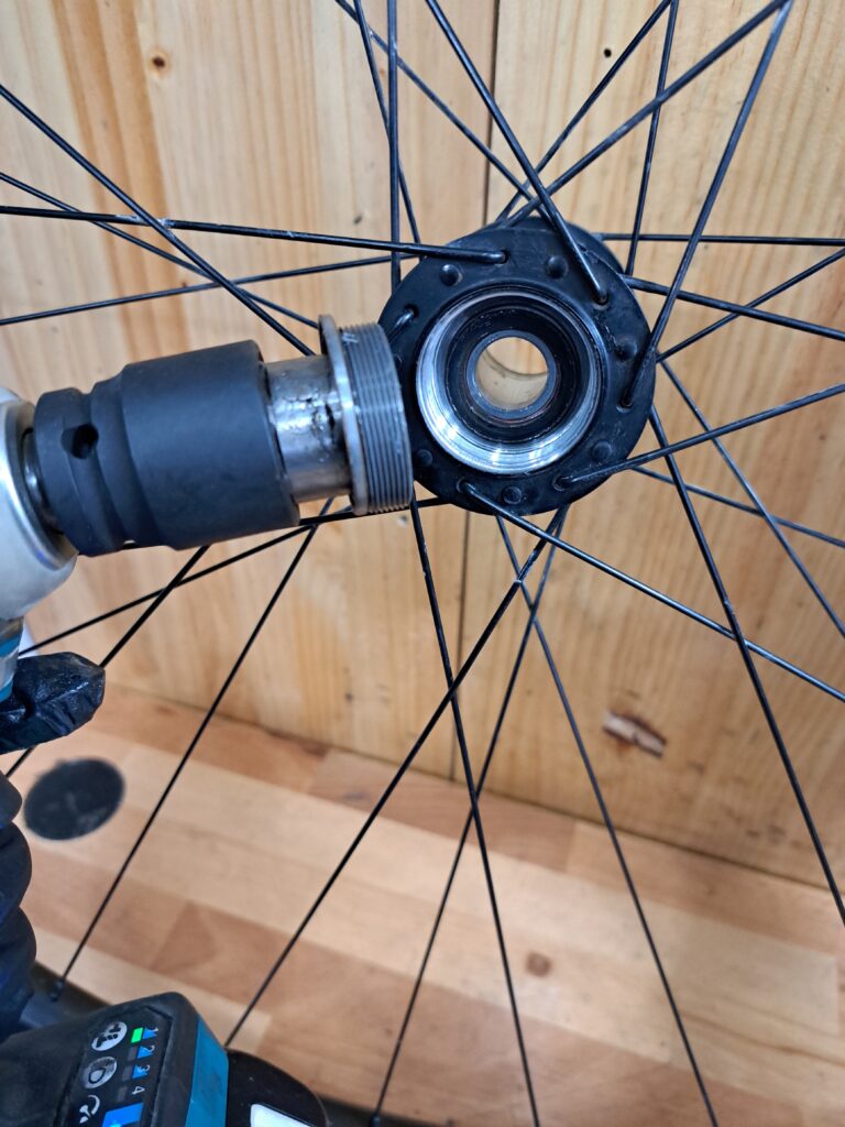 Lee más sobre el artículo DT swiss Ring nut removal and service